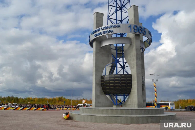 samotlor-i-goroda-na-bolote-kak-khmao-prevratilsya-v-odnu-bolshuyu-strojku