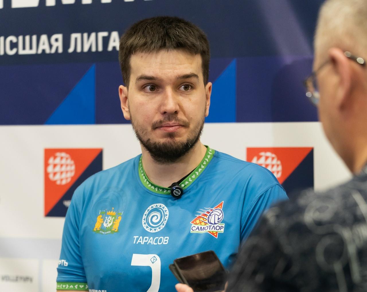 zritelej-ne-khvatalo-oni-nash-sedmoj-igrok-tashchat-vpered